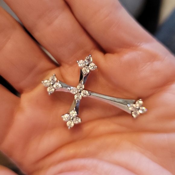 Gorgeous Silver Cross with Swarovski Crystals - Picture 8 of 9